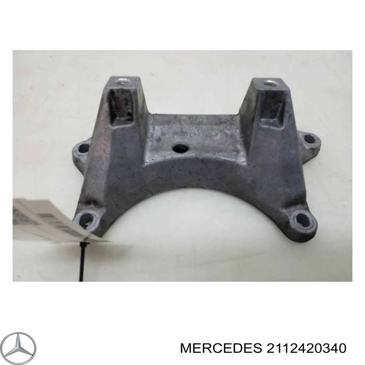 Крепление подушки коробки передач Mercedes 2112420340