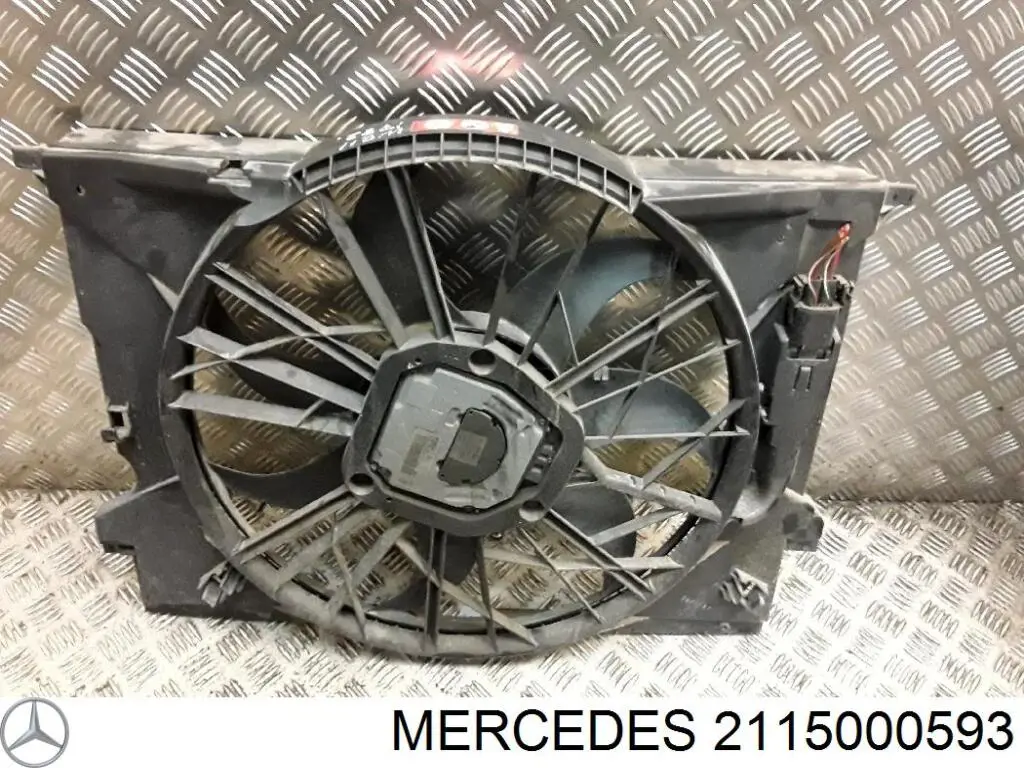 2115000593 Mercedes difusor do radiador de esfriamento, montado com motor e roda de aletas