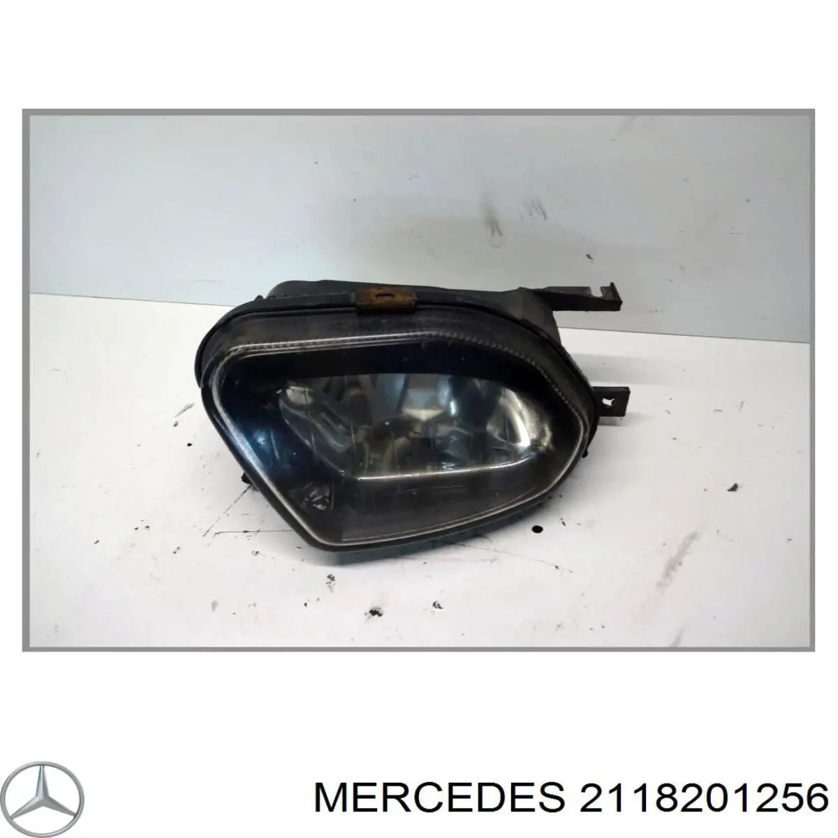 Фара противотуманная правая 2118201256 Mercedes