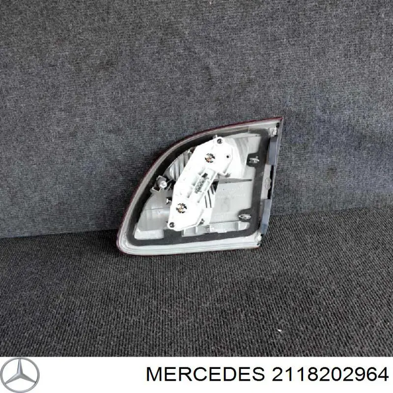 2118202964 Mercedes фонарь задний левый внутренний