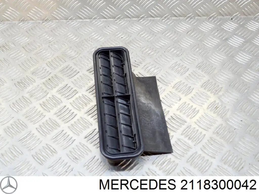 2118300042 Mercedes Дверка бензобака