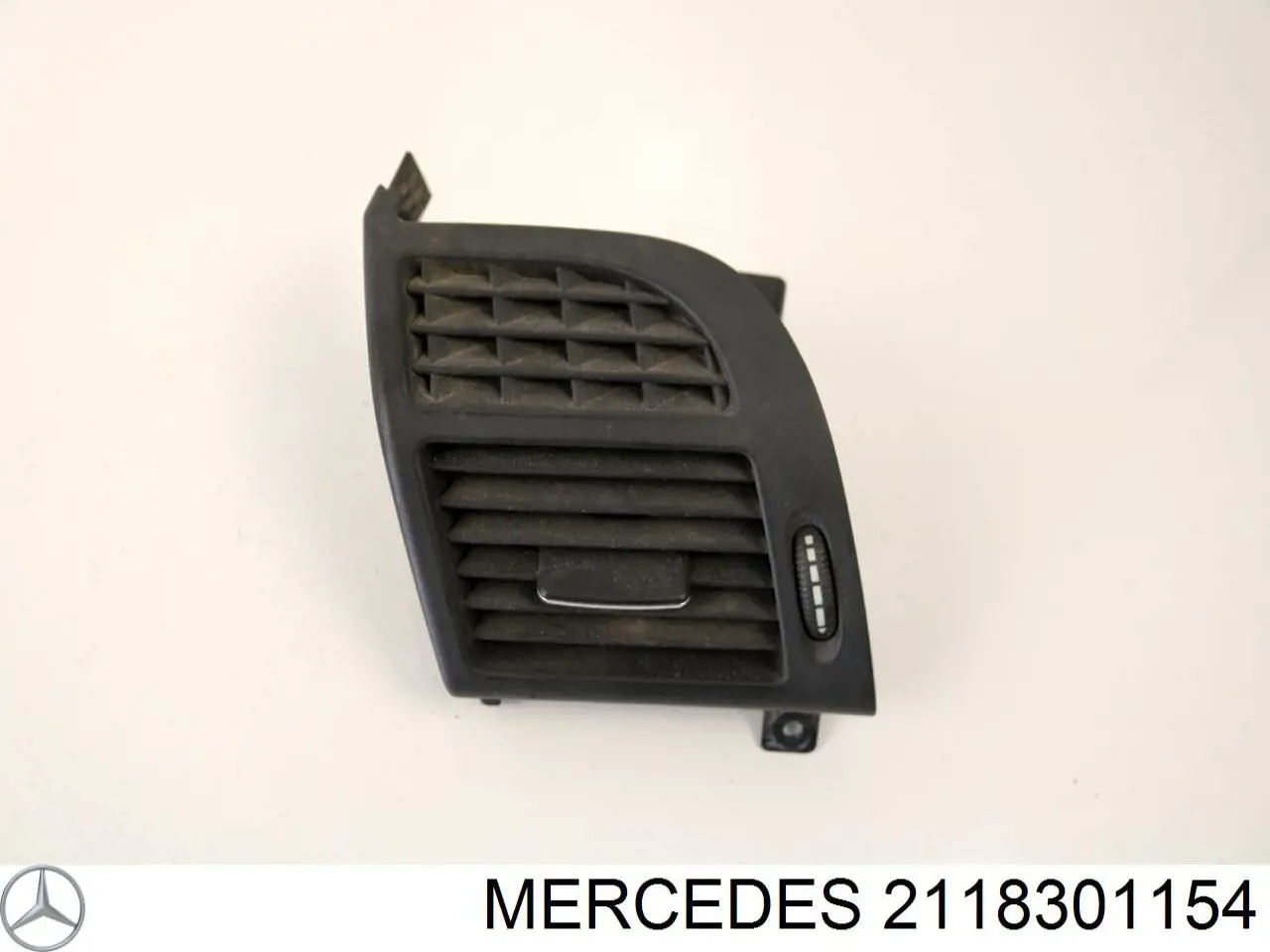 2118301154 Mercedes решетка вентиляции салона на "торпедо" левая