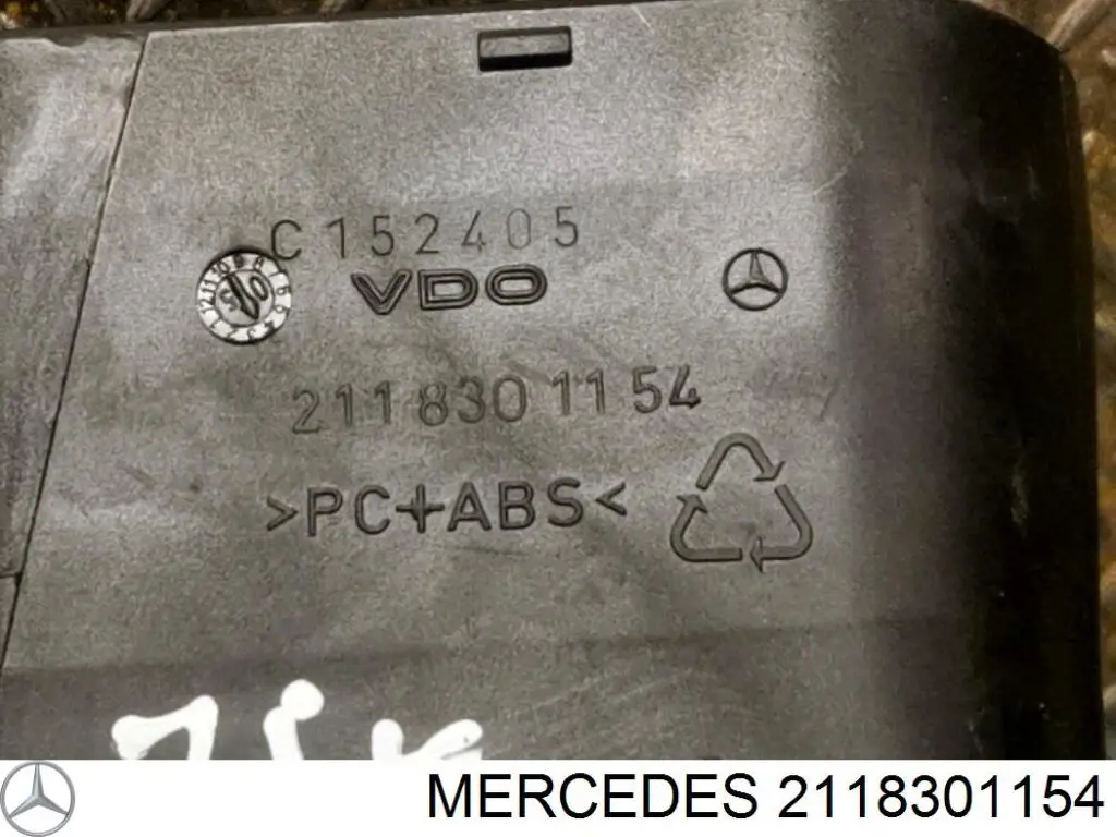 Купить 2118301154 Mercedes Решетка вентиляции салона на "торпедо" левая