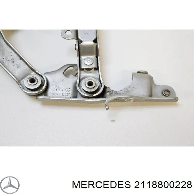 Купить 2118800228 Mercedes Завеса капота правая