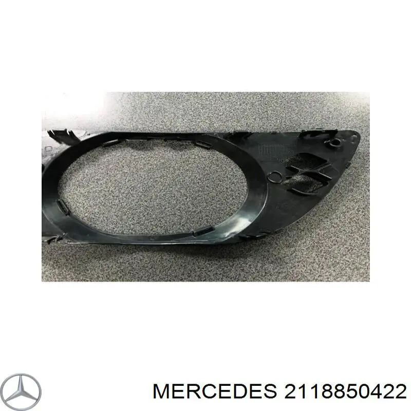 Купить 2118850422 Mercedes Заглушка (решетка) противотуманных фар бампера переднего правая