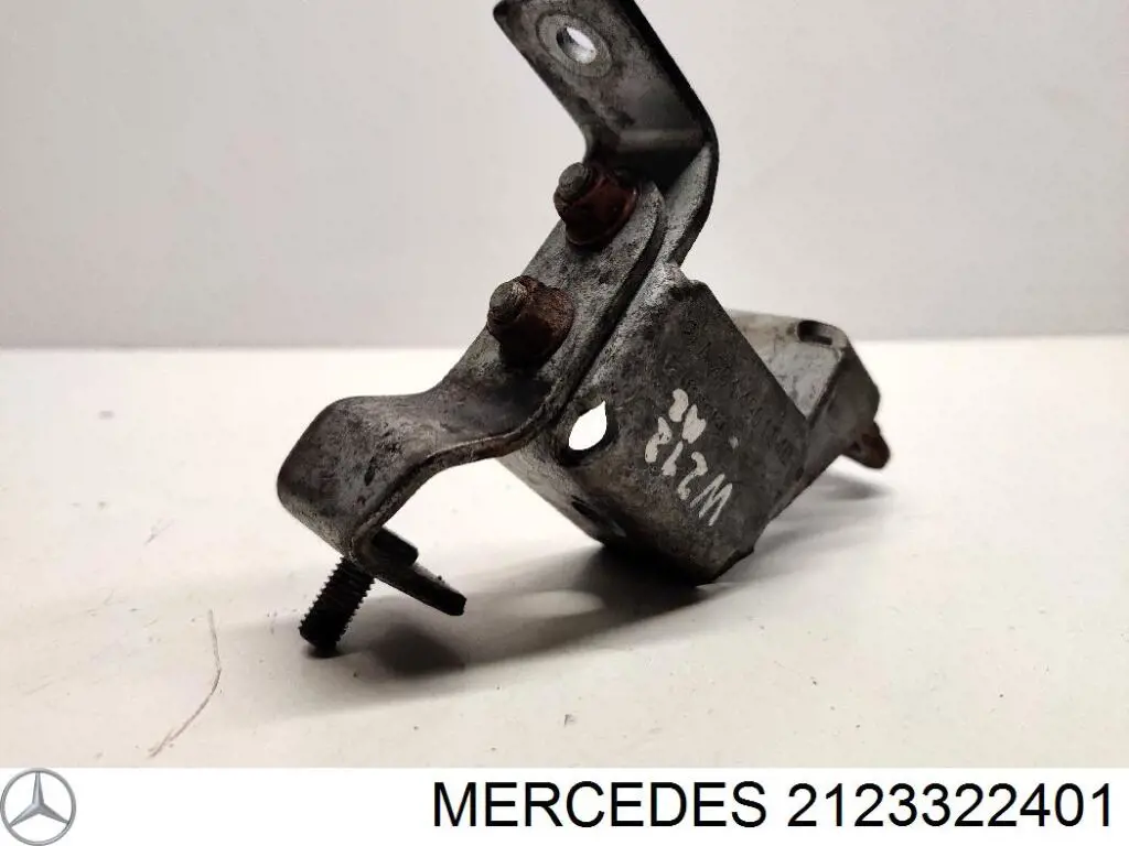 Цапфа (поворотный кулак) передний правый Polcar ZWM007P цена, от 91.84 USD
