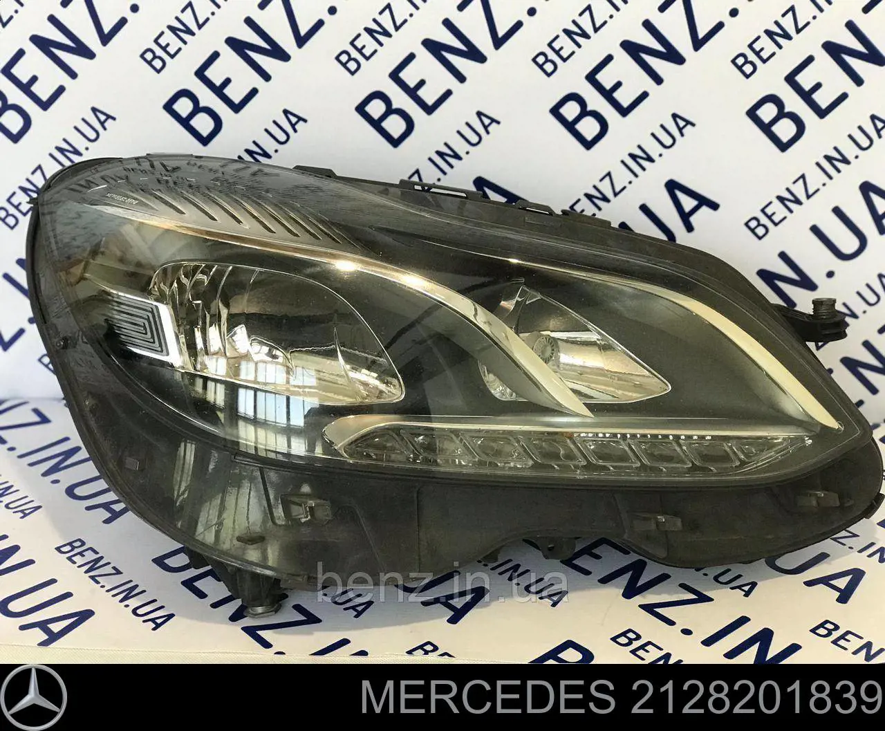 2128201839 Mercedes luz direita