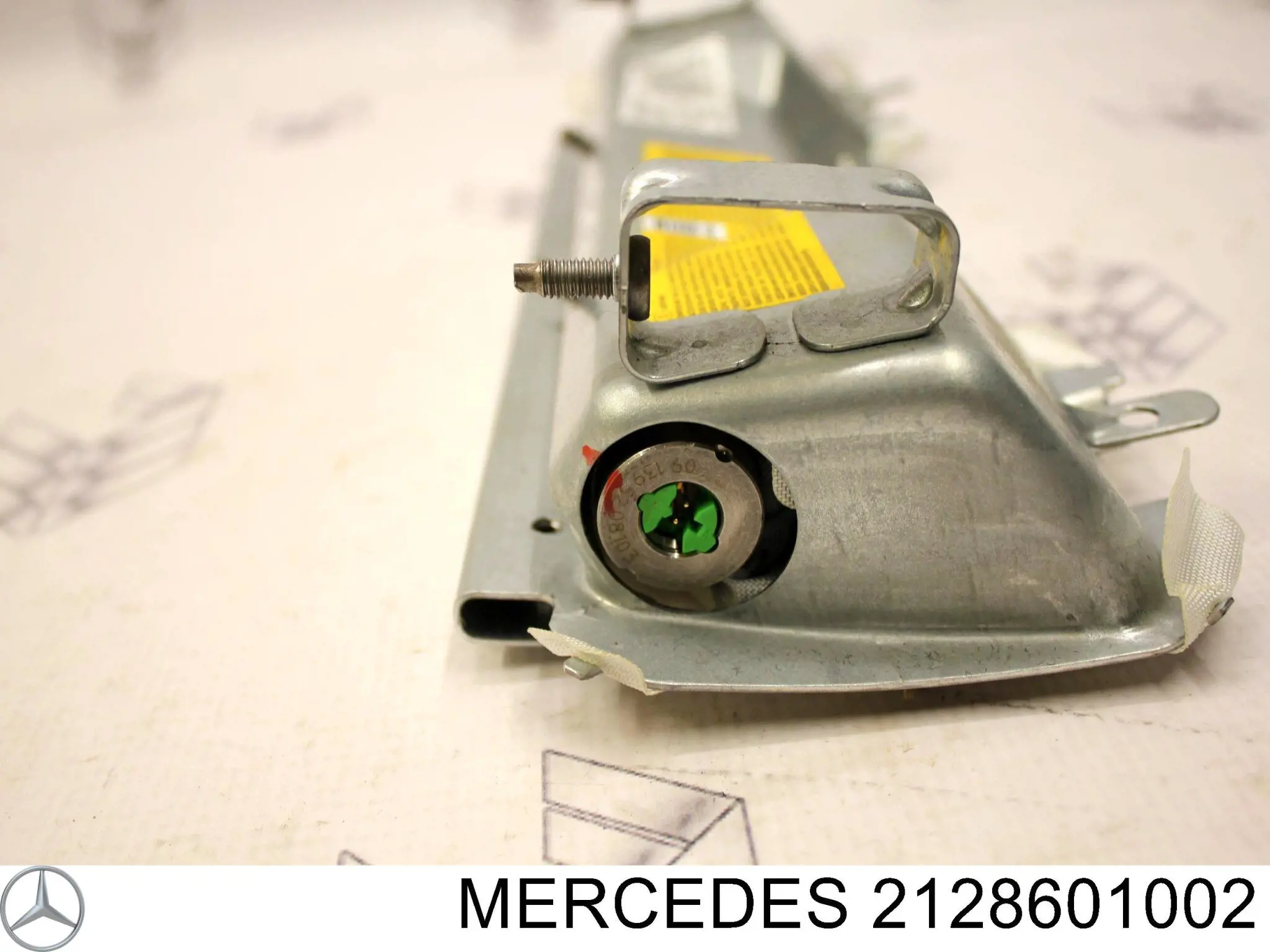 2128601002 Mercedes Подушка Айрбег водителя защиты коленей