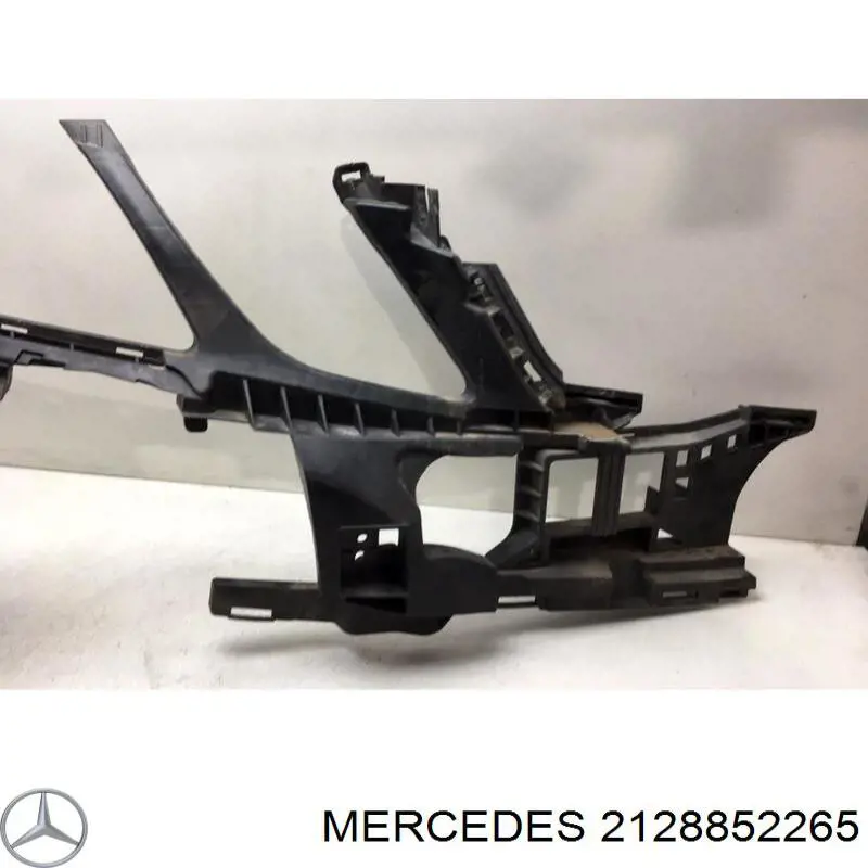 2128852265 Mercedes Кронштейн крепления бампера переднего правый