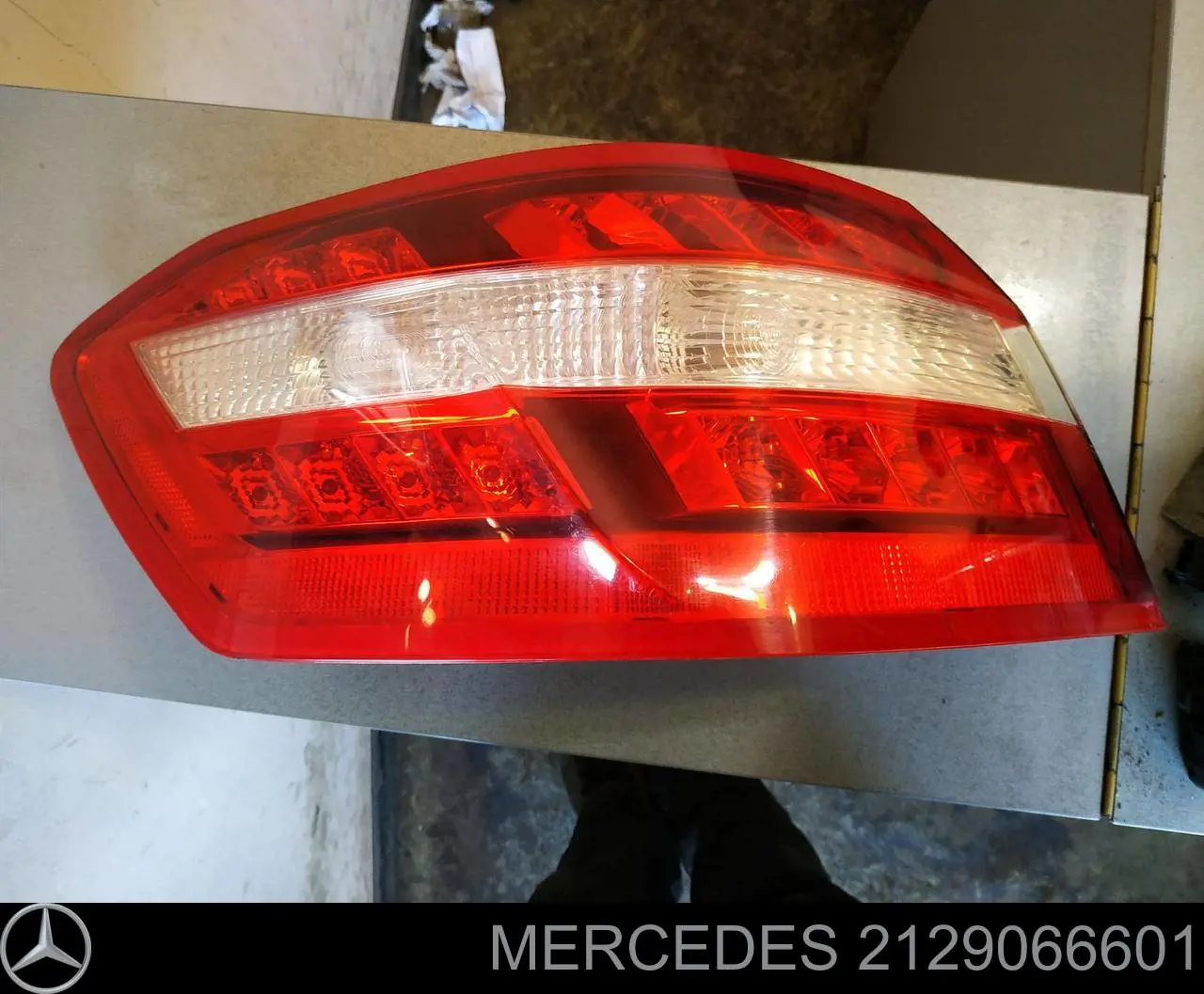 Задняя левая внешняя фара Mercedes 2129066601 цена, от 218.16 USD