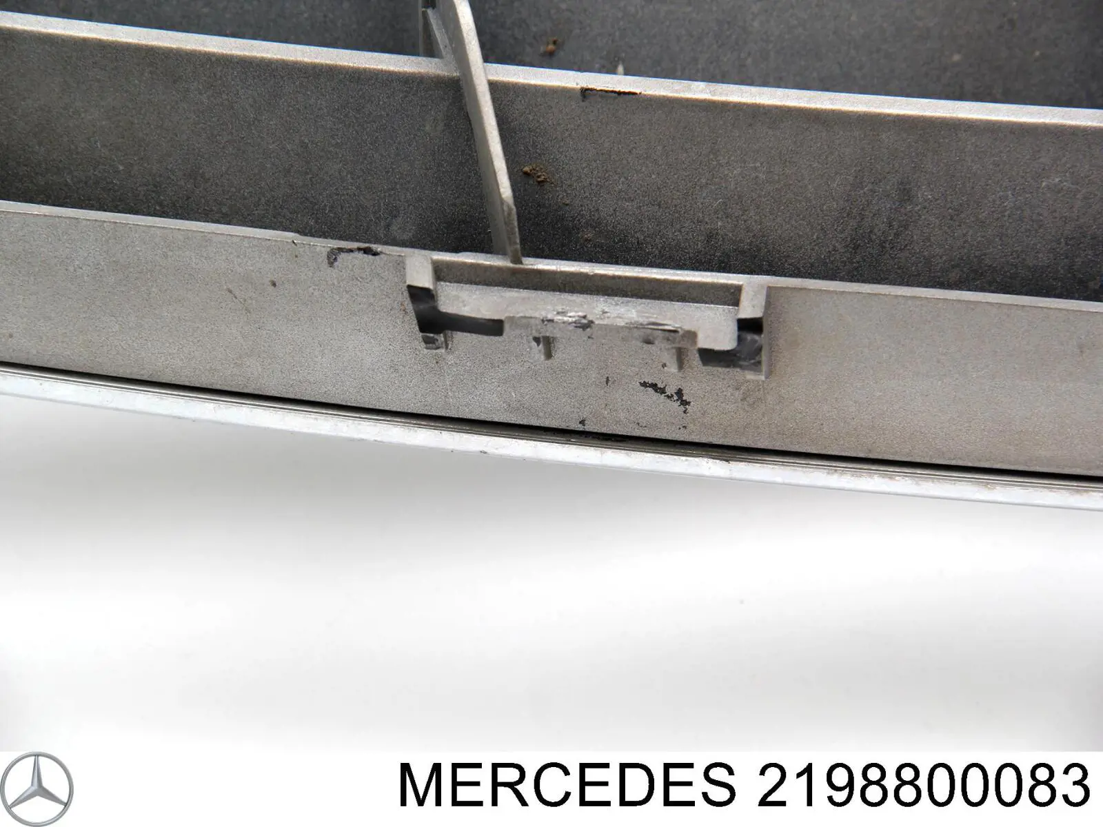  Решетка радиатора Mercedes CLS 
