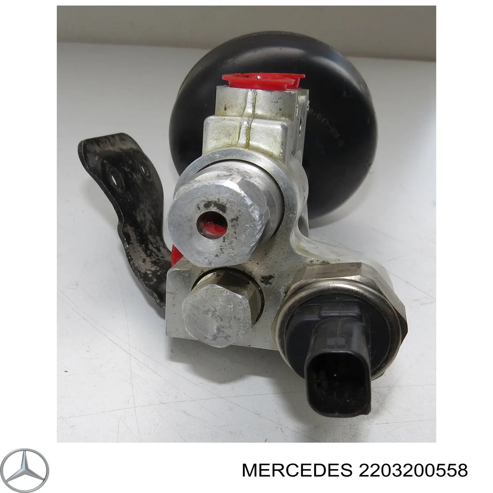 Блок клапанов регулируемой подвески Mercedes A220320085828
