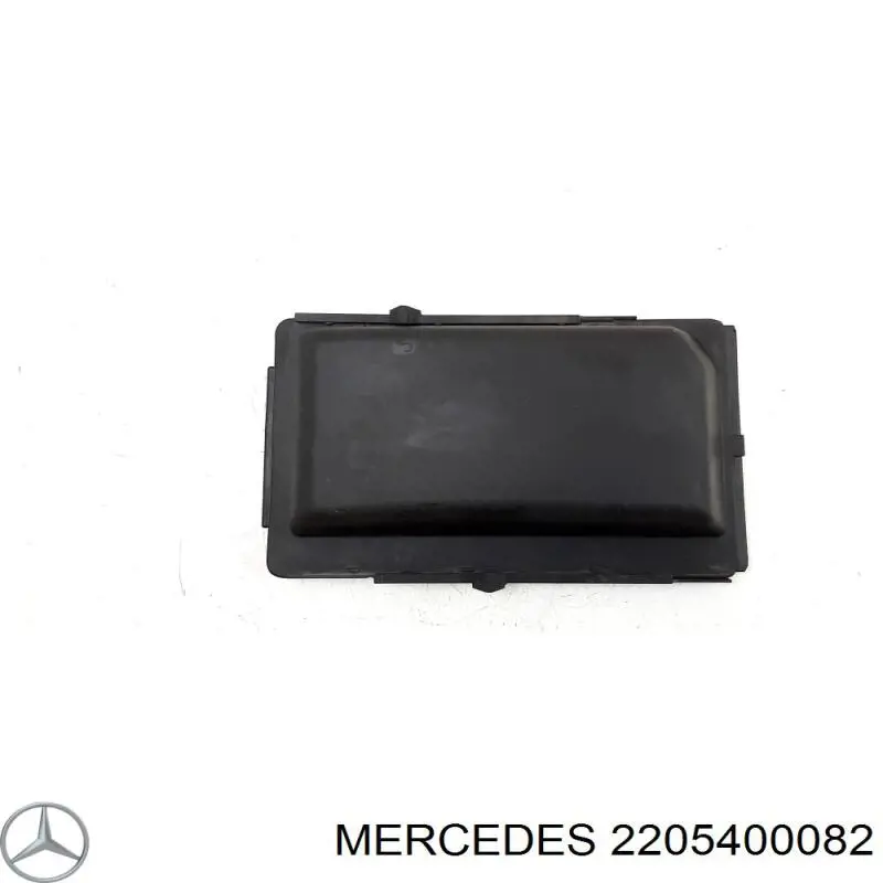 Крышка блока предохранителей на Mercedes S (W220)