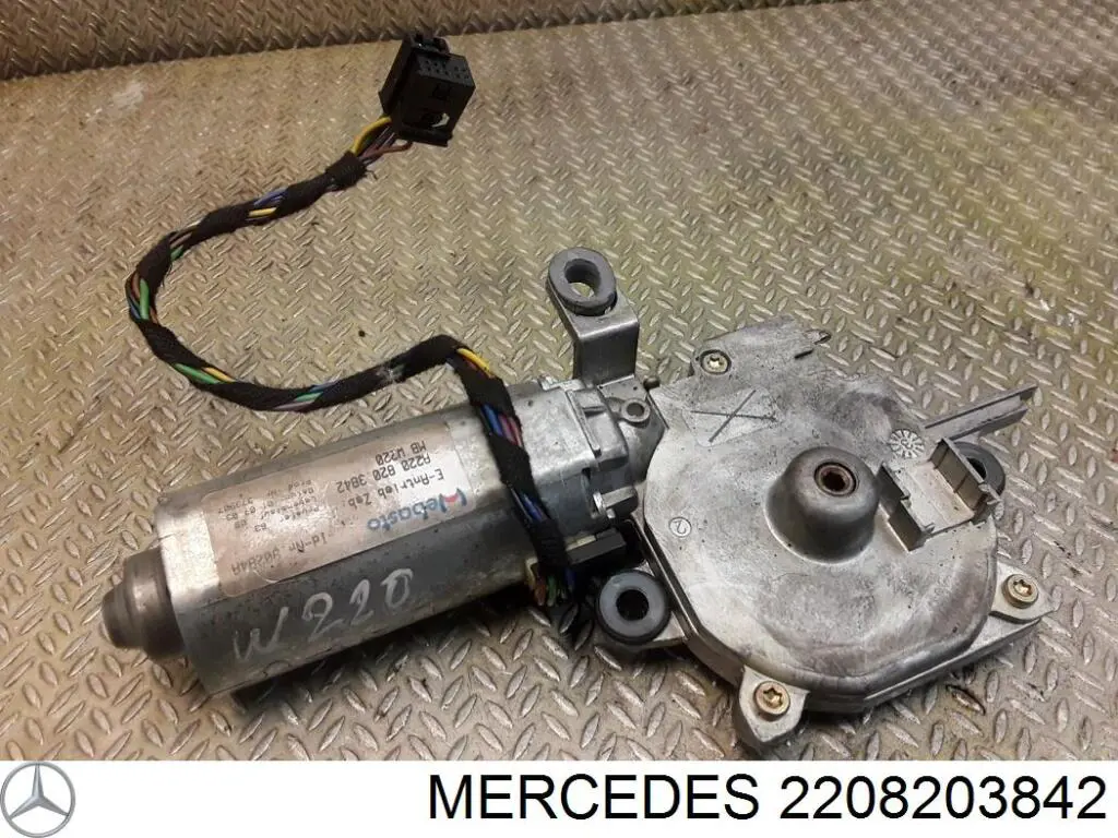 Мотор привода люка Mercedes A2208203842 цена, от 29.24 USD