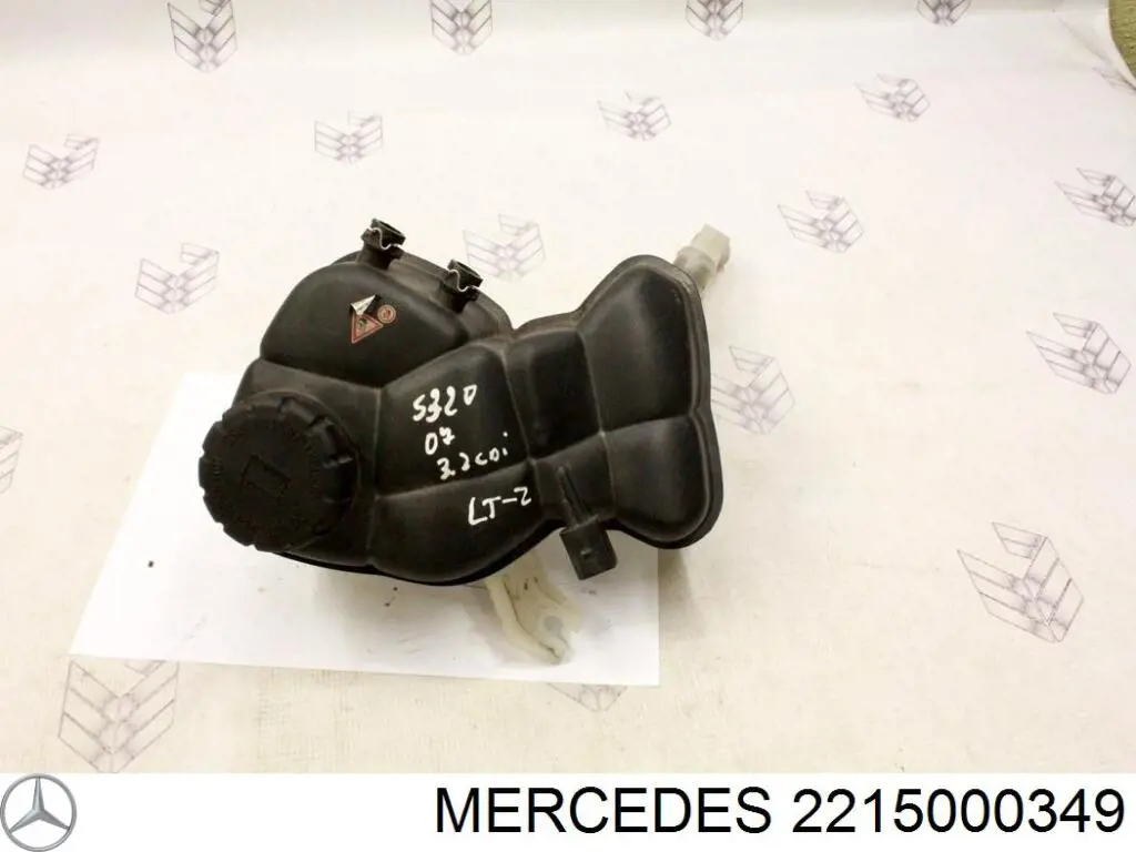 Бачок системы охлаждения 2215000349 Mercedes
