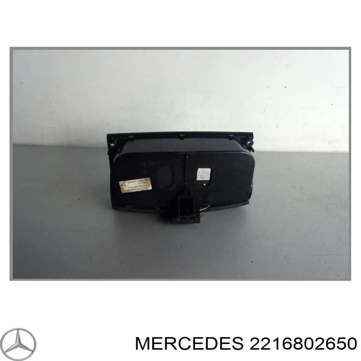 Подстаканник подлокотника центральной консоли на Mercedes S (W221)