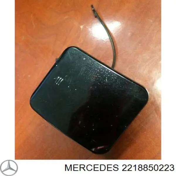 2218850223 Mercedes заглушка бампера буксировочного крюка передняя