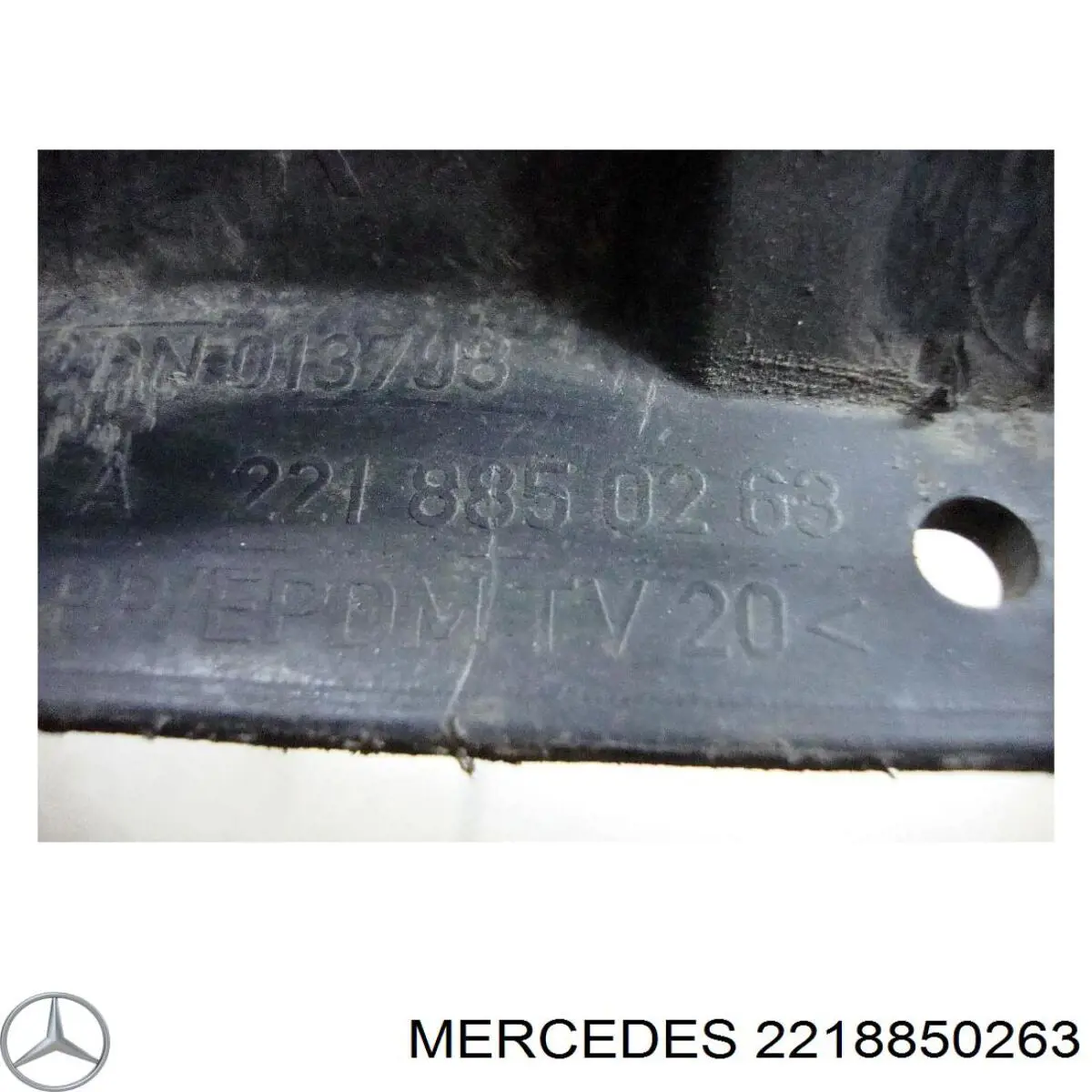 Направляющая заднего бампера, правая на Mercedes S (W221)