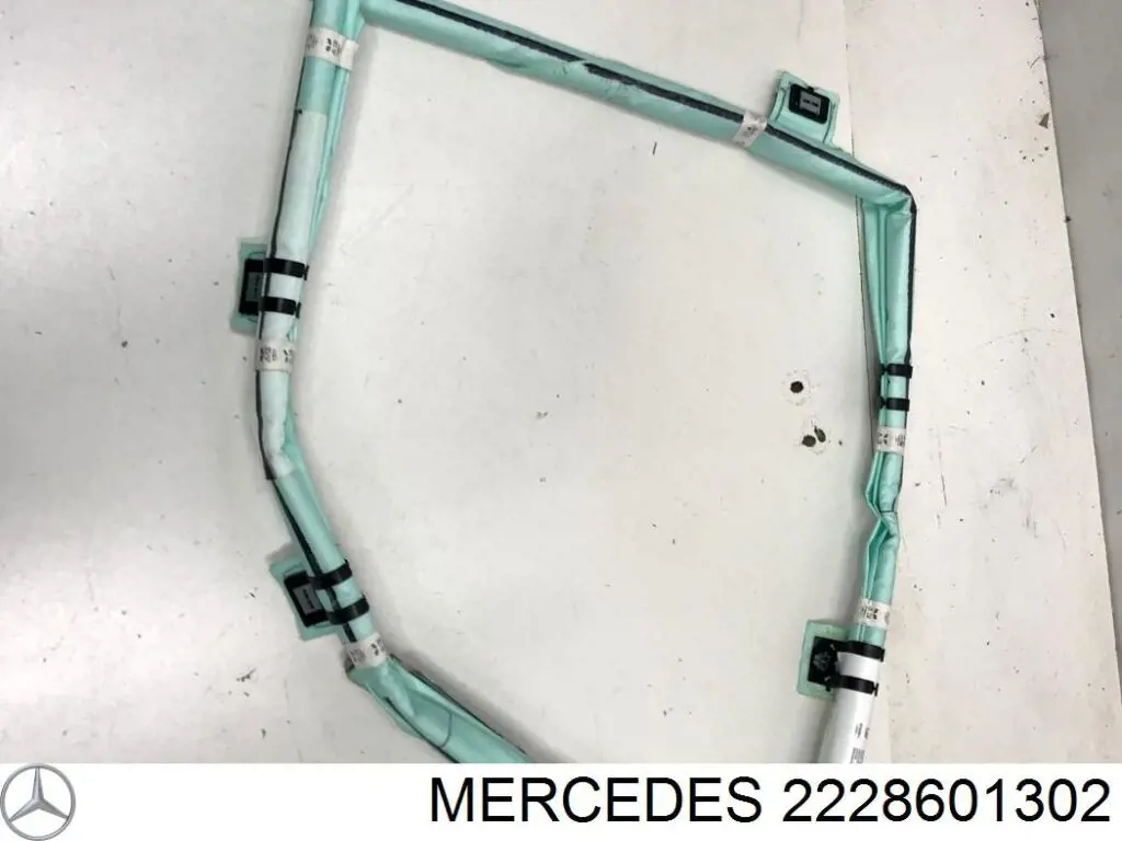 Шторка боковая правая Mercedes A2228601302 цена, от 196.79 USD