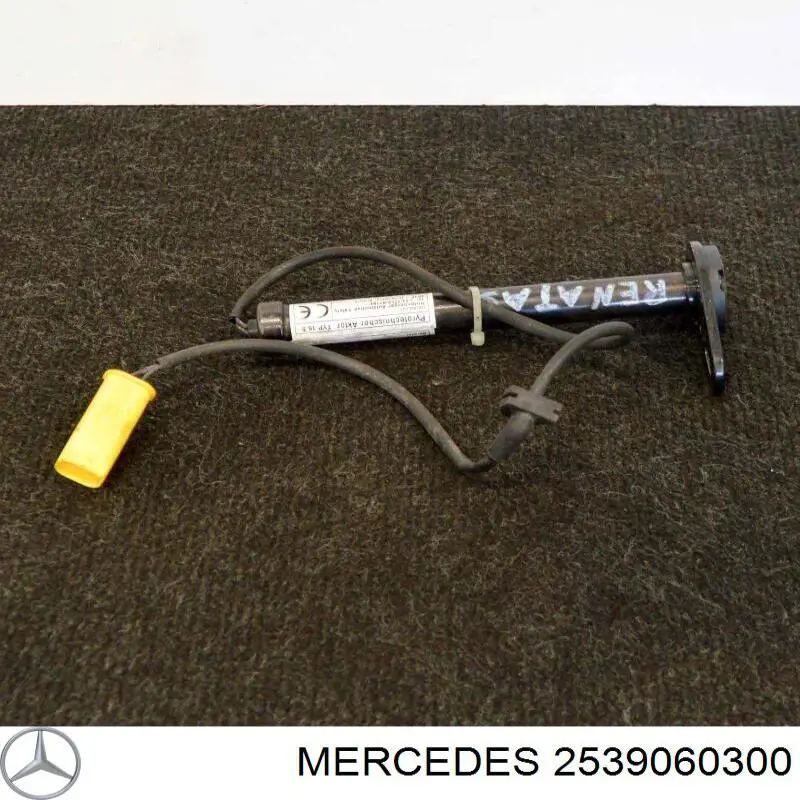 6225600Q0D Nissan/Infiniti Центральная решетка переднего бампера