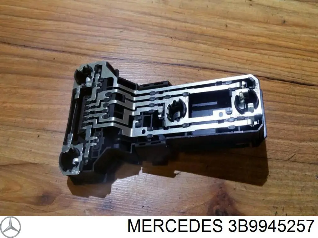 Плата заднего фонаря контактная 3B9945257 Mercedes