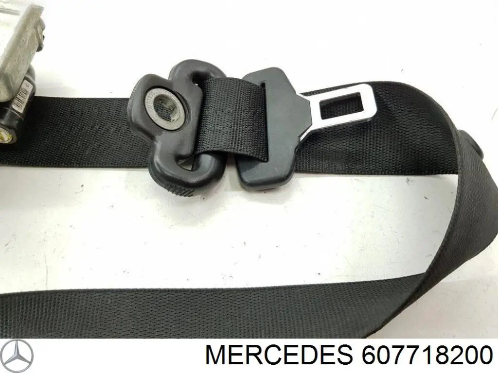 Ремень безопасности передний правый Mercedes 607718200