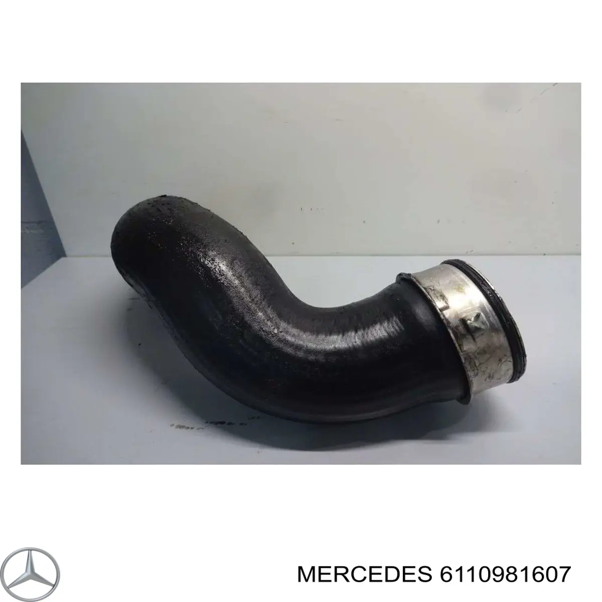 Патрубок воздушный, выход из турбины/компрессора (наддув) A6110981007 Mercedes