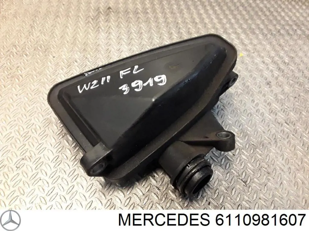 6110981607 Mercedes патрубок воздушный, выход из турбины/компрессора (наддув)