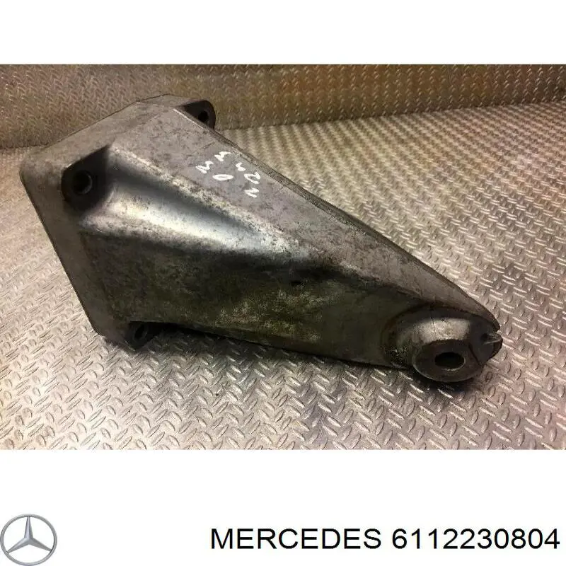 Купить 6112230804 Mercedes Кронштейн подушки (опоры) двигателя правой