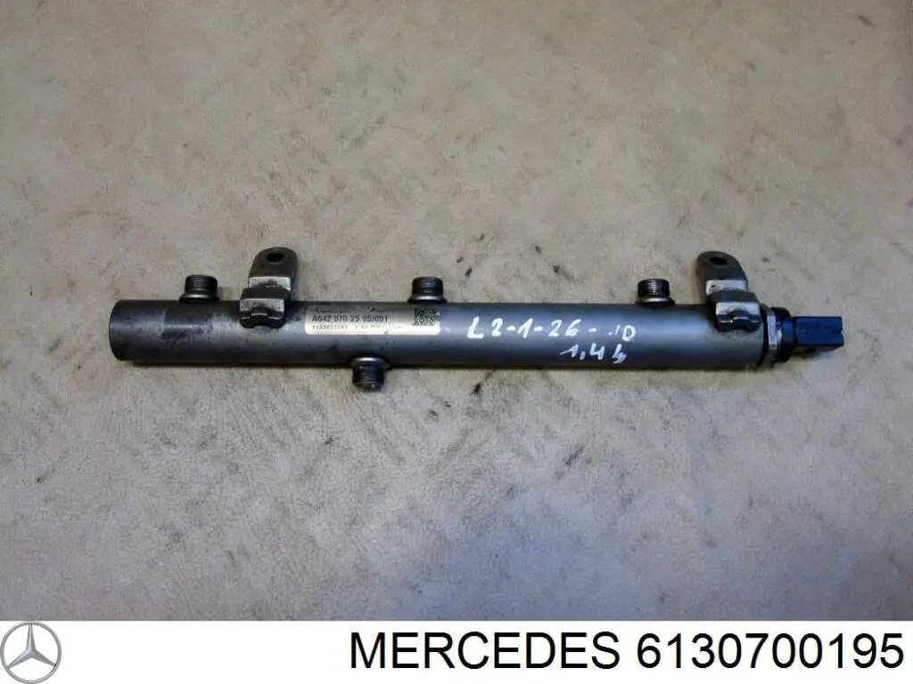 6130700195 Mercedes distribuidor de combustível (rampa)