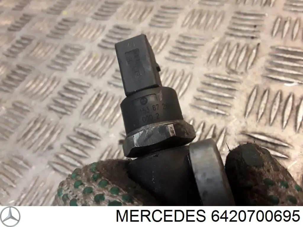 Распределитель топлива (рампа) правый Mercedes 6420700695 цена, от 11.40 USD