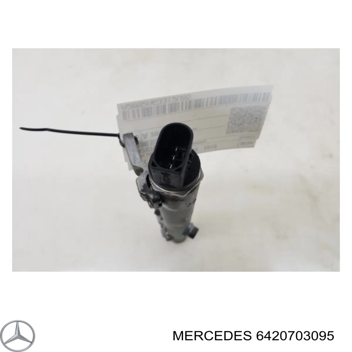 Распределитель топлива (рампа), правый на Mercedes Sprinter (906)