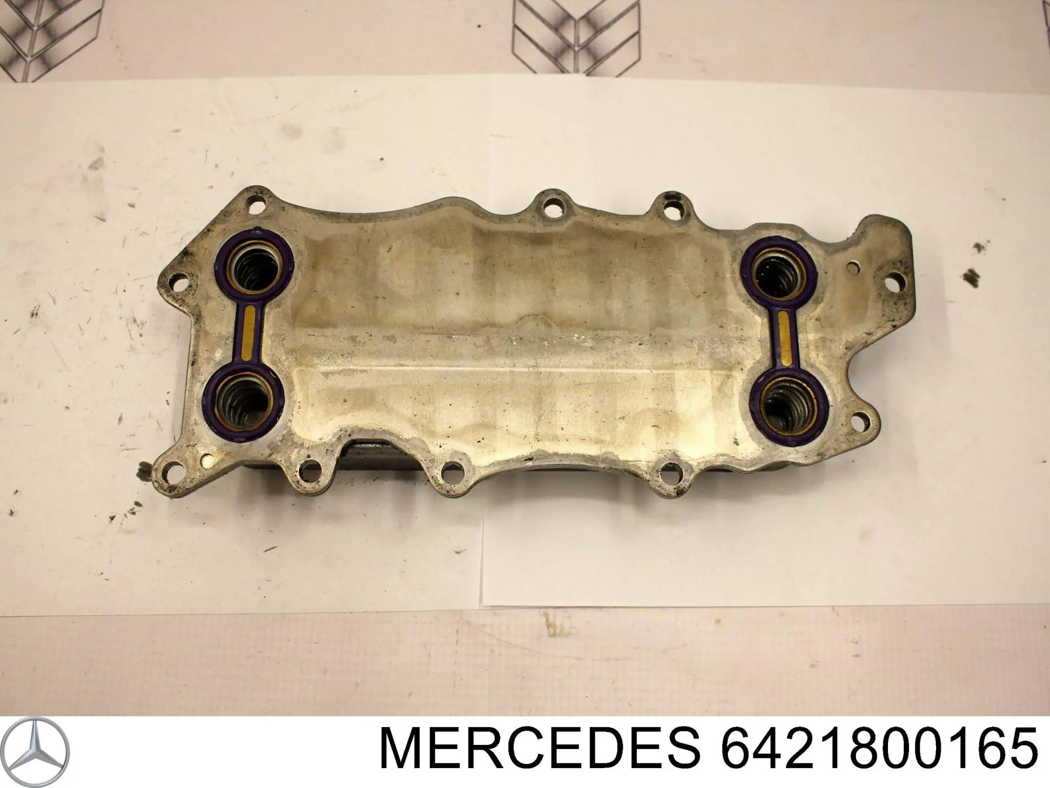 Радиатор масляный (холодильник), под фильтром 6421800165 Mercedes