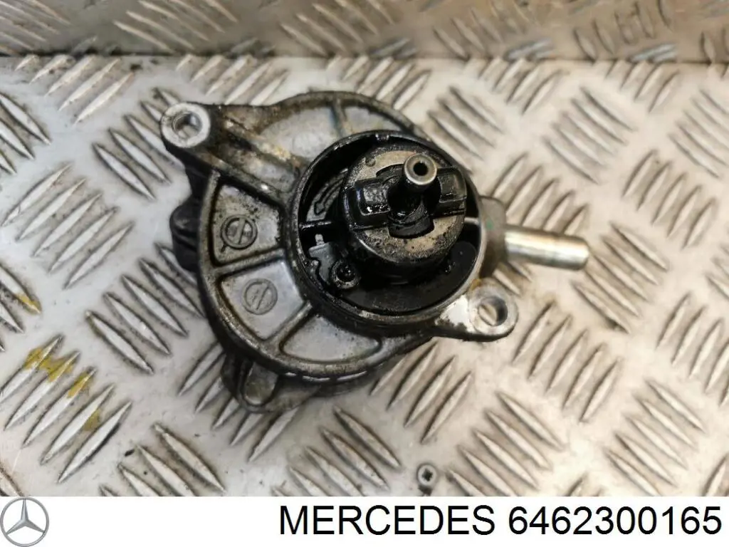 Насос вакуумный Mercedes 6462300165