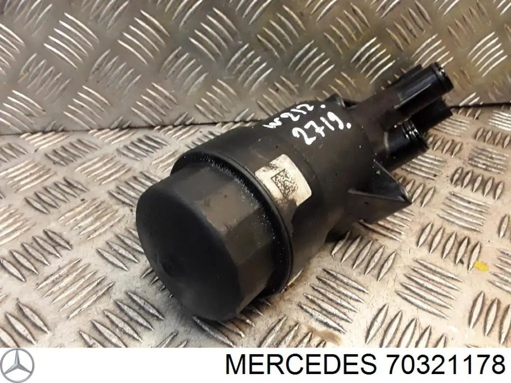 Купить 70321178 Mercedes Кронштейн масляного фильтра