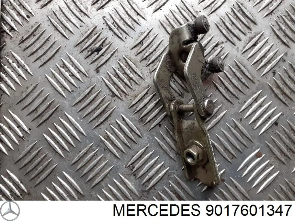 Ролик двери боковой (сдвижной) правый центральный 9017601347 Mercedes