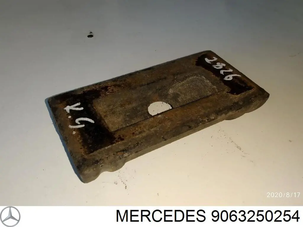 Купить 9063250254 Mercedes Подкладка под стремянку задней рессоры