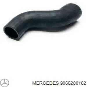 9065280182 Mercedes шланг (патрубок интеркуллера левый)