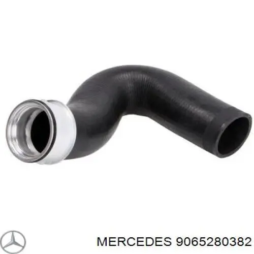 Правый шланг интеркуллера 9065280382 Mercedes