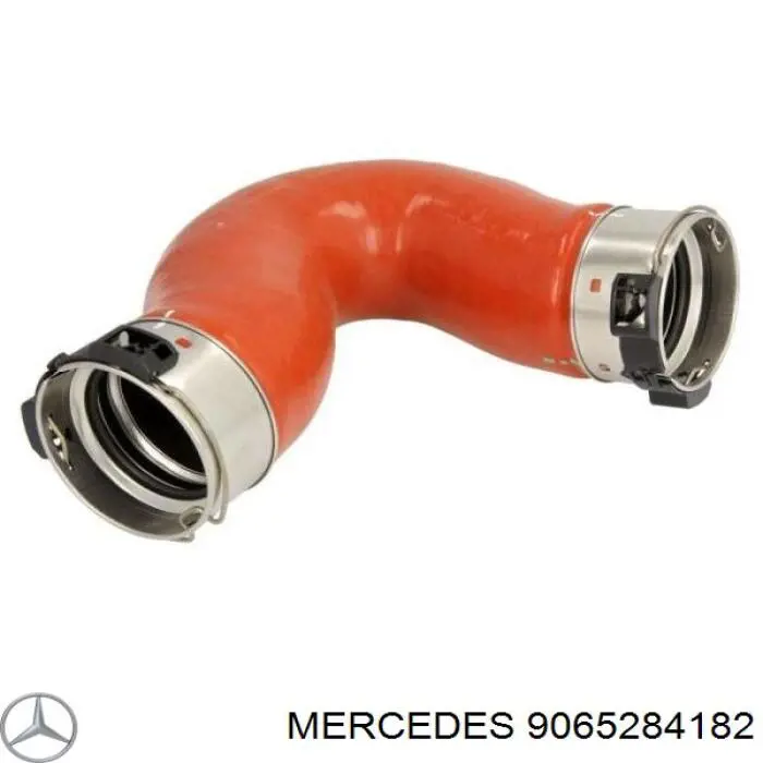 Правый шланг интеркуллера 9065284182 Mercedes