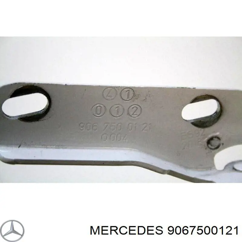 Купить 9067500121 Mercedes Завеса капота правая