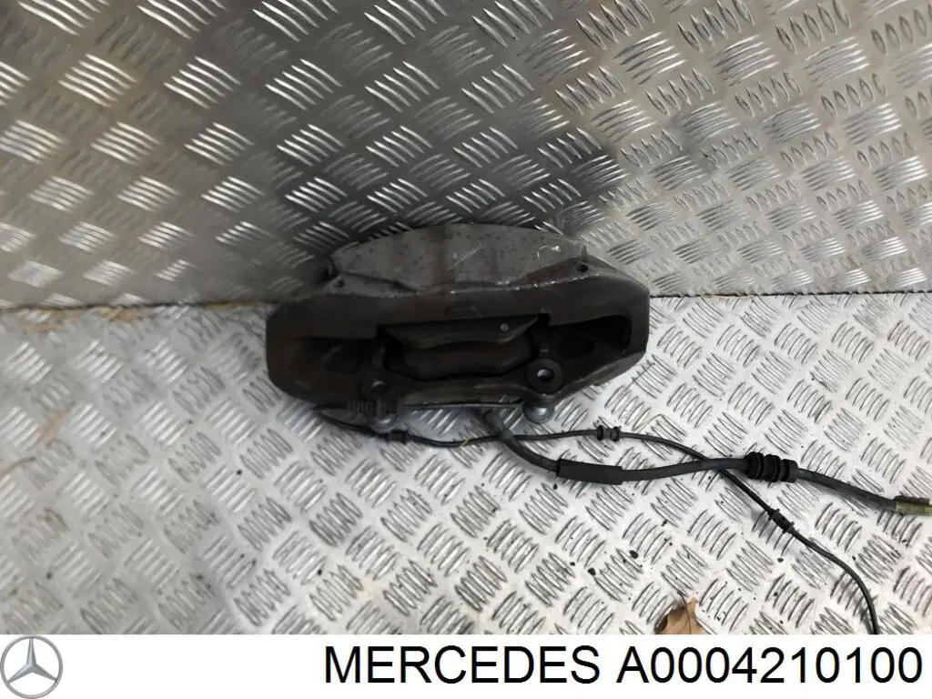A0004210100 Mercedes Суппорт тормозной, передний, правый