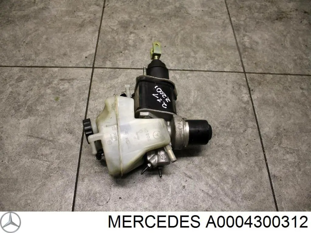 Главный тормозной цилиндр A0004300312 Mercedes