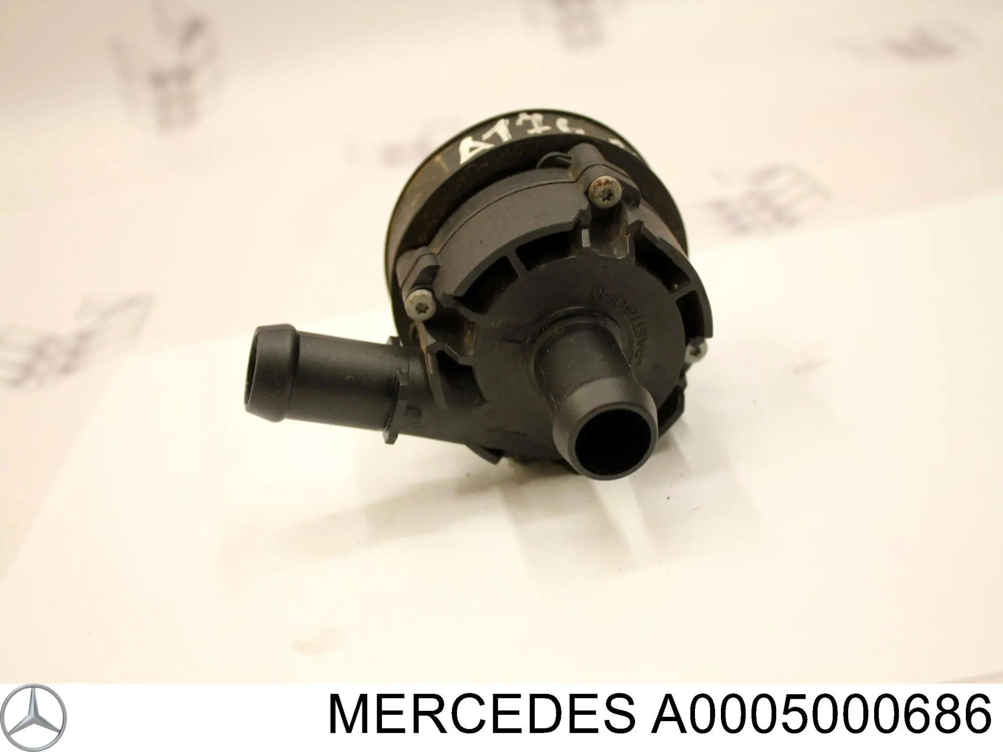 A0005000686 Mercedes bomba de água (bomba de esfriamento)