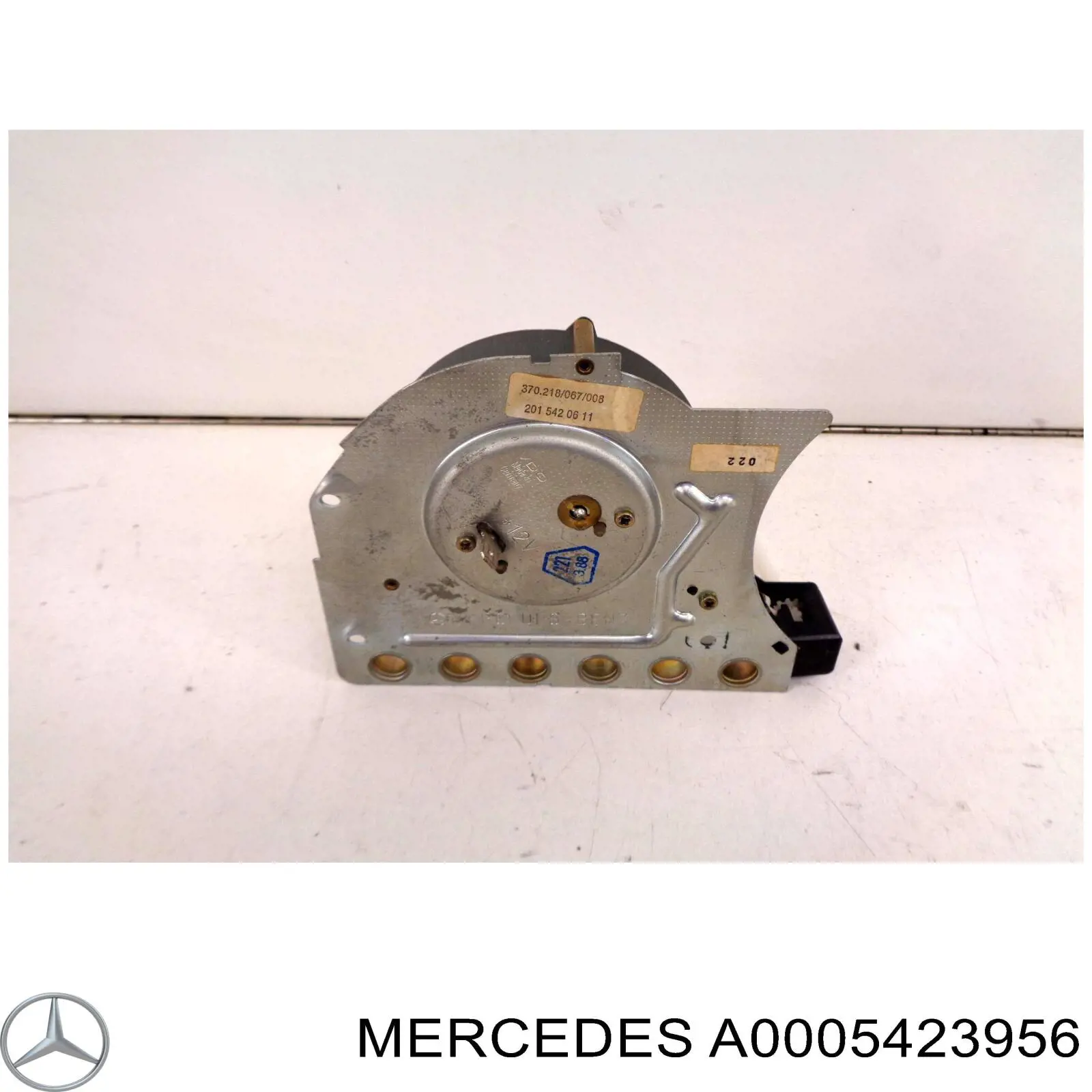 Стекло щитка приборов Mercedes A0005423956 цена, от 44.34 USD