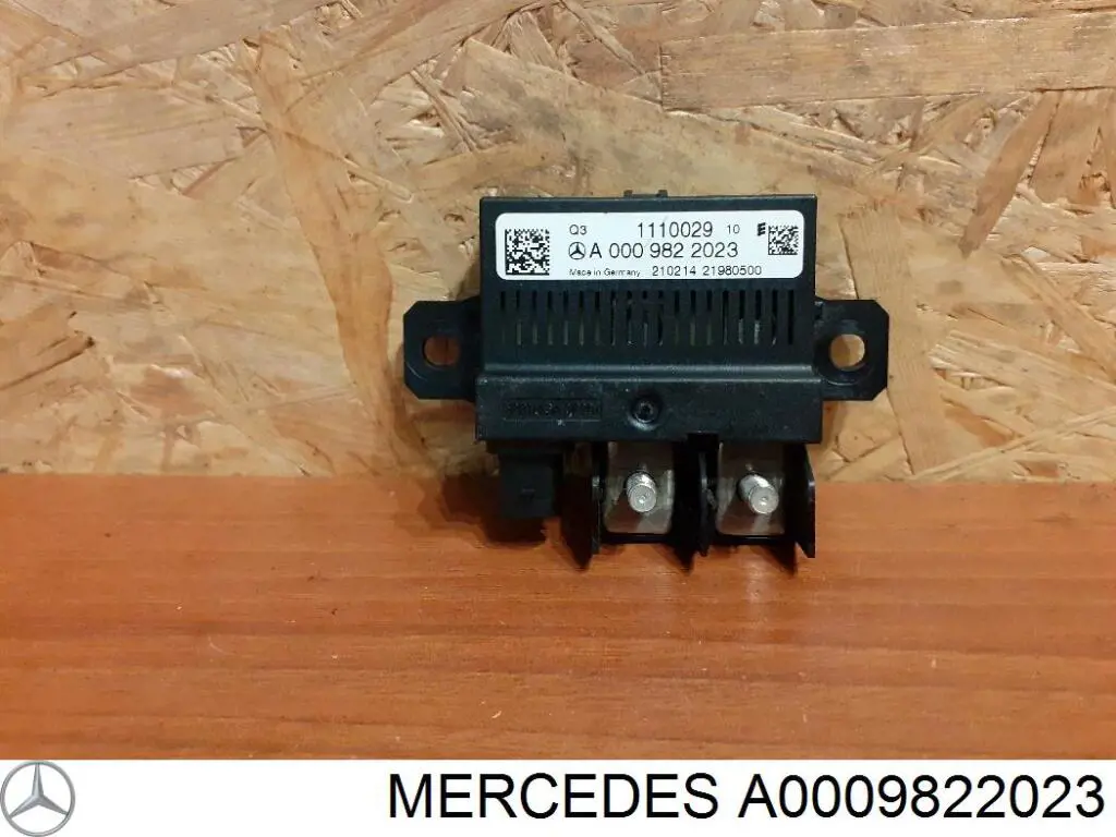0009822023 Mercedes Реле контроля заряда АКБ