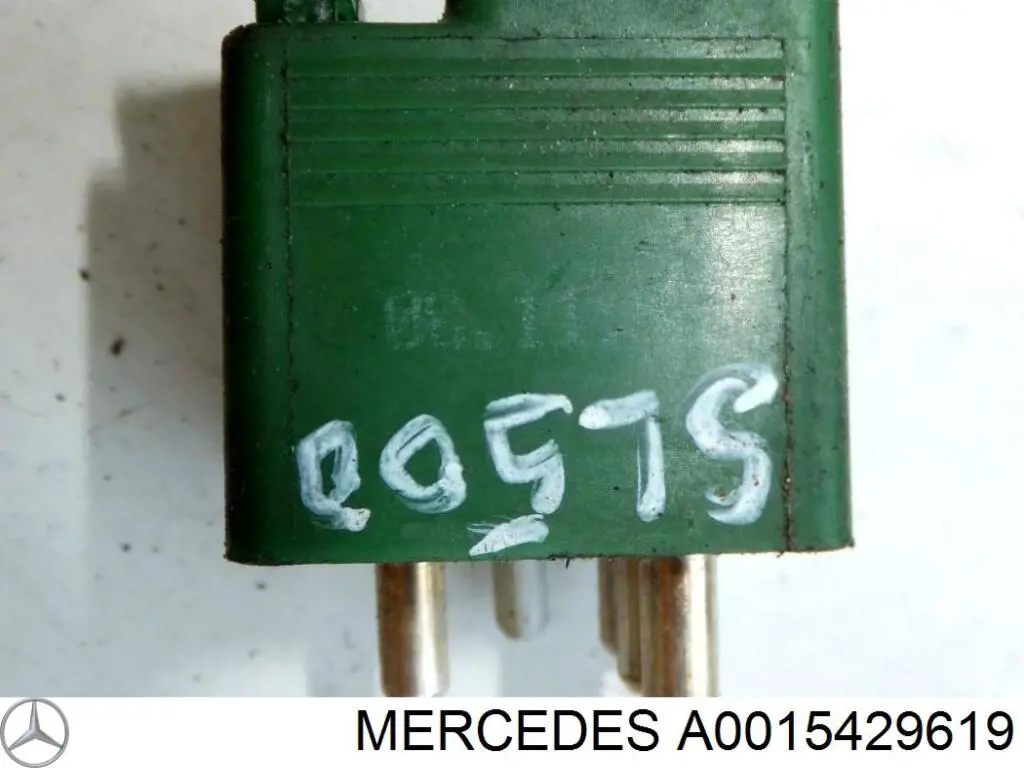 Реле топливного насоса Mercedes A0015429619