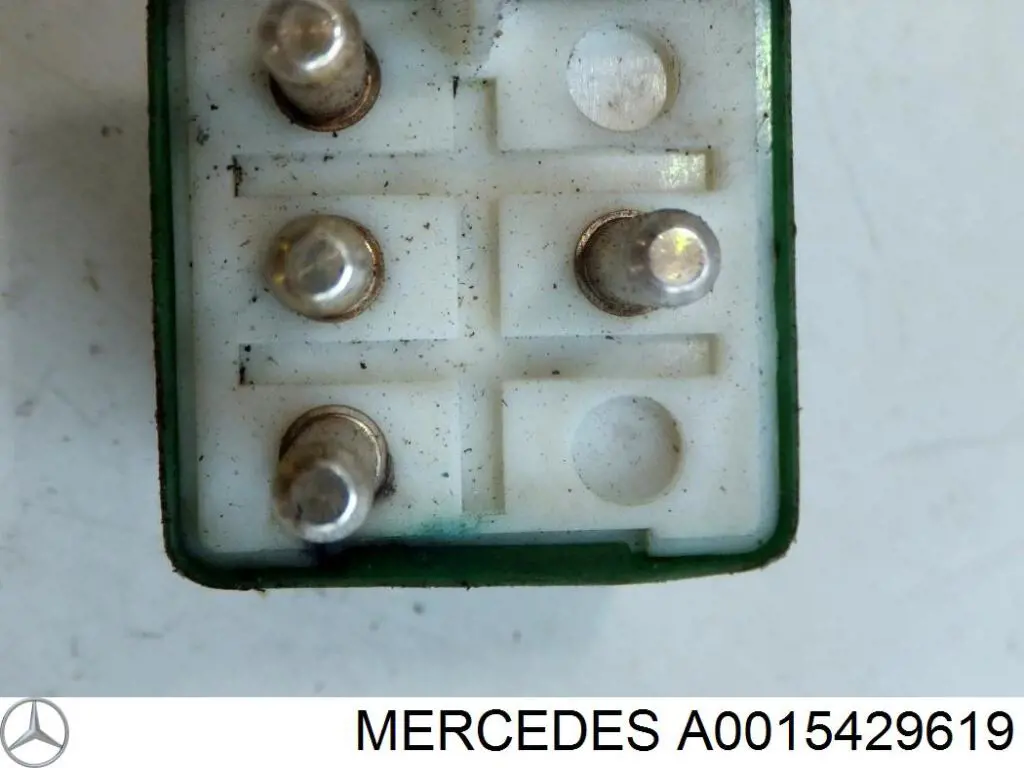 Реле бензонасоса A0015429619 Mercedes