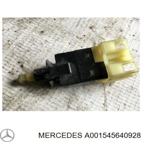 Датчик включения стопсигнала A001545640928 Mercedes