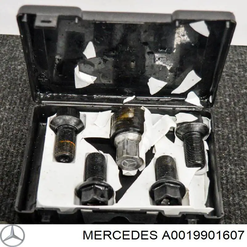0019901607 Mercedes колесный болт